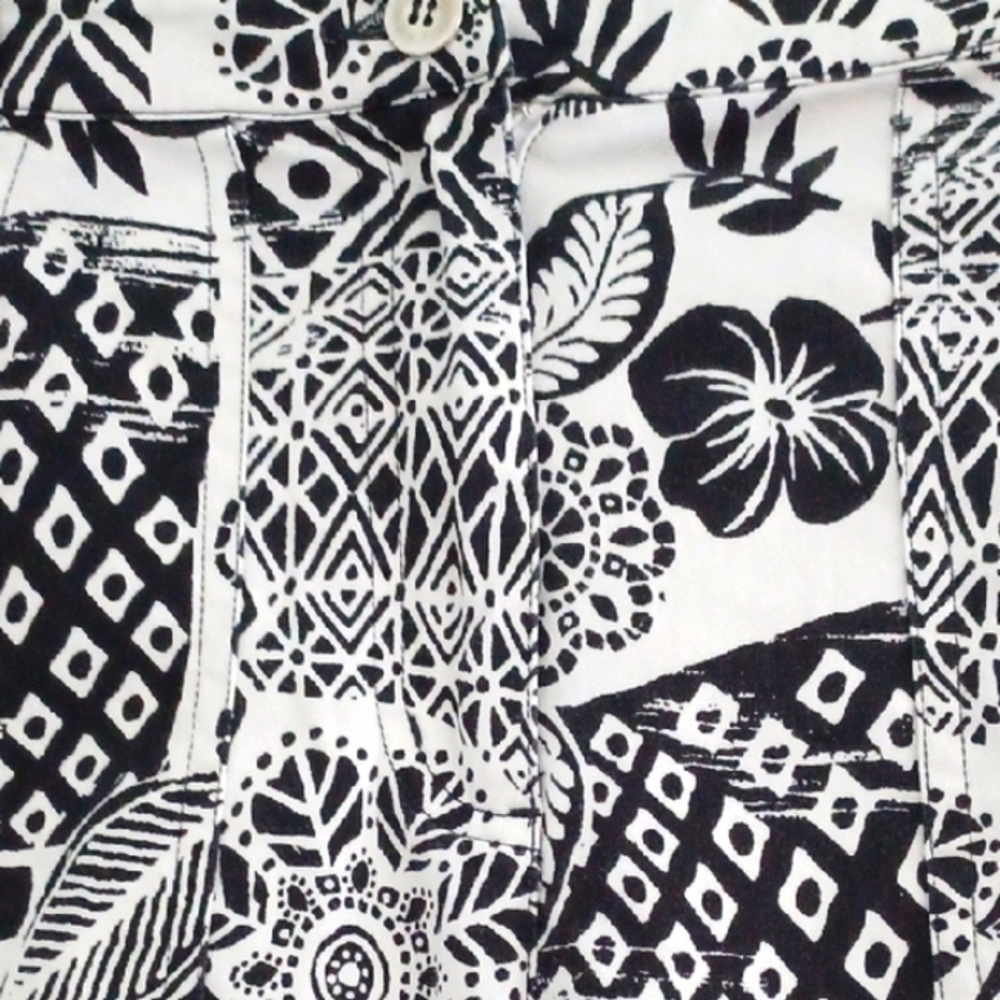 Chico's Black & White Patterned Crop Pants - Picture 4 of 9